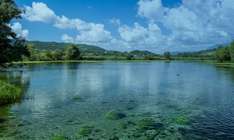 Panoramica del Lago di Fibrena, con cielo sereno