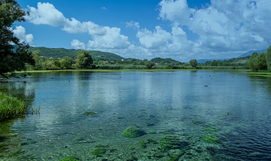 Panoramica del Lago di Fibrena, con cielo sereno